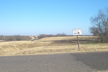 Road to Weaver Chapel Cemetery