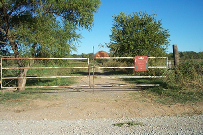 photo of Mt. Grove cemetery road gate